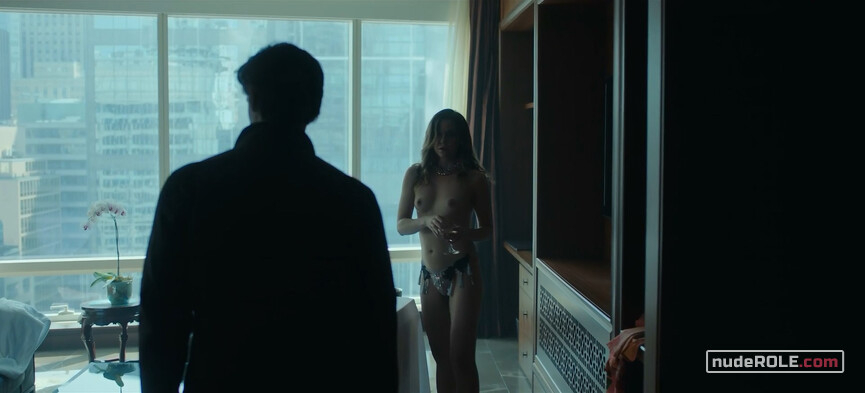 3. Hotel Room Dancer nude – Titans s02e07 (2019)