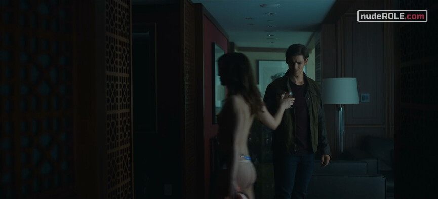 5. Hotel Room Dancer nude – Titans s02e07 (2019)