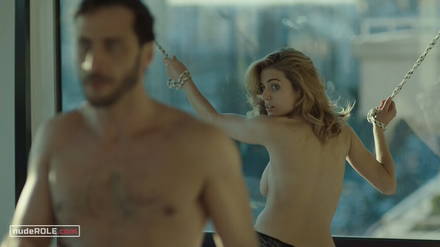 1. Chloe nude – Estocolmo s01e01 (2016)