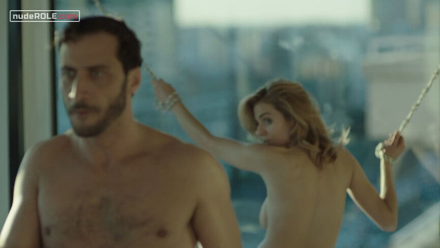 3. Chloe nude – Estocolmo s01e01 (2016)