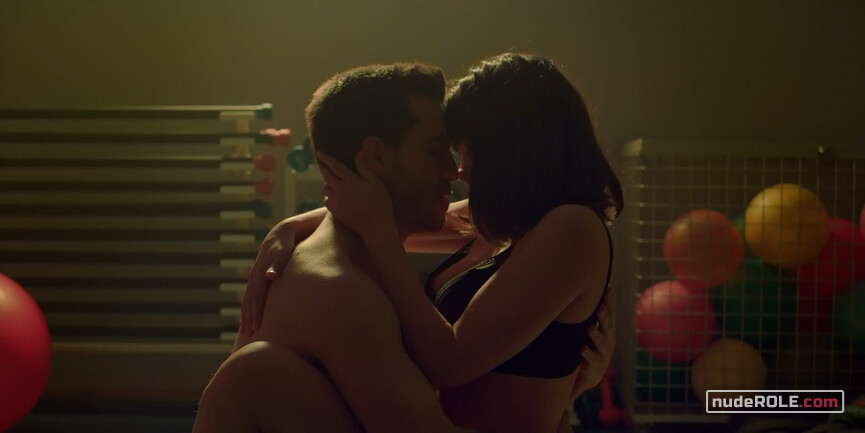 1. Anna sexy – The Hockey Girls s01e03-13 (2019)