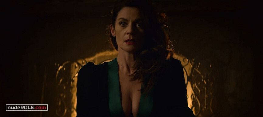 1. Mary Wardwell sexy – Chilling Adventures of Sabrina s01e05-07 (2018)