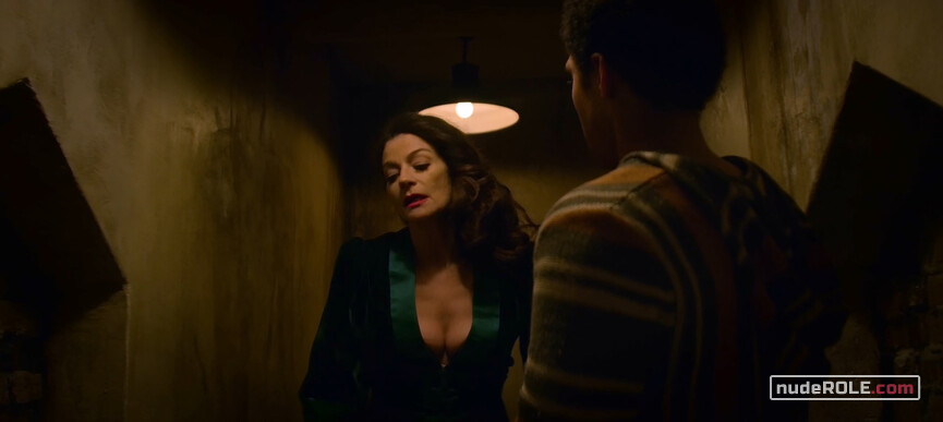 4. Mary Wardwell sexy – Chilling Adventures of Sabrina s01e05-07 (2018)