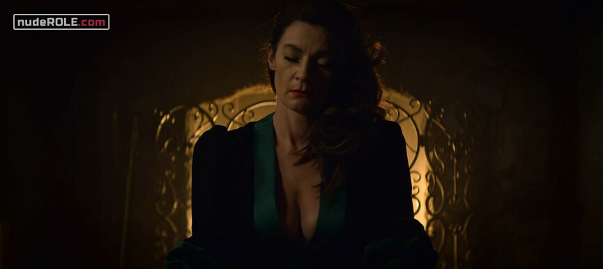 5. Mary Wardwell sexy – Chilling Adventures of Sabrina s01e05-07 (2018)