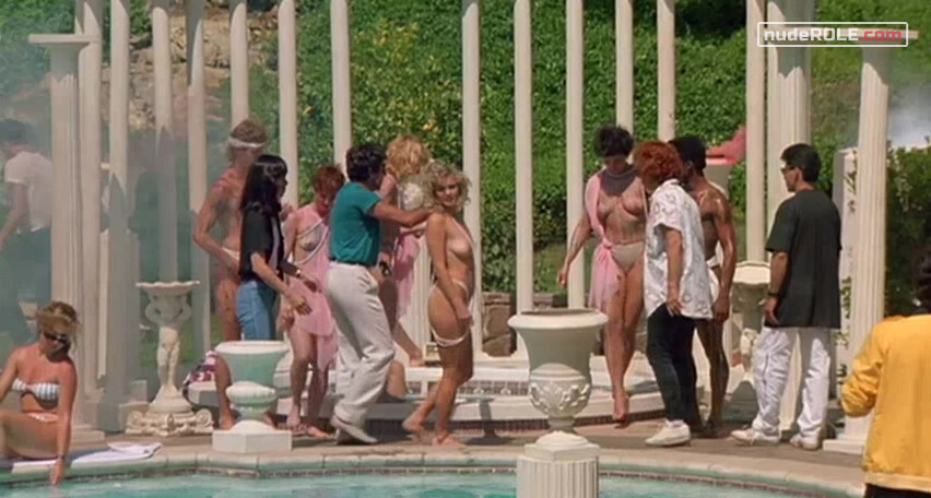 14. Bonnie nude, Debbie nude – Kidnapped (1986)