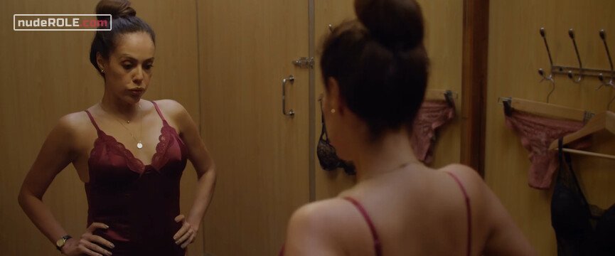 1. Daniela León sexy – Wild District s01e04 (2018)