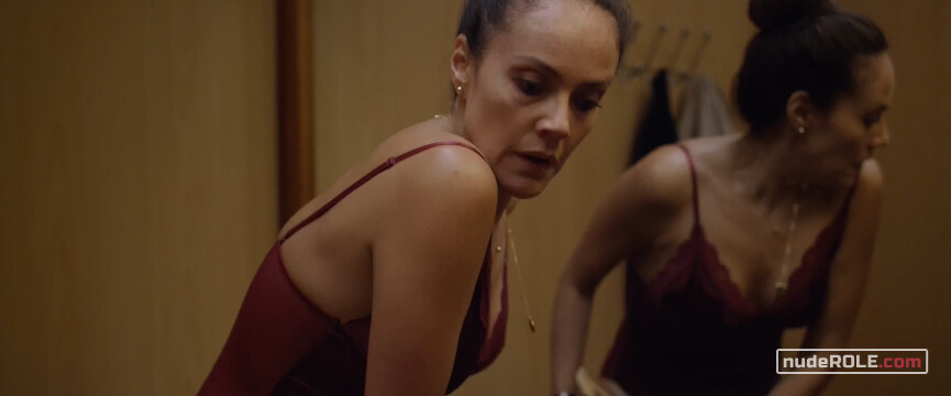 4. Daniela León sexy – Wild District s01e04 (2018)
