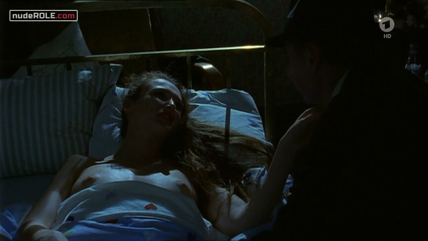 1. Elinor nude – The Drinker (1995)