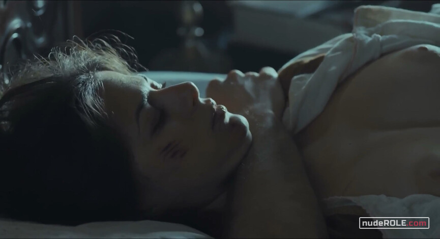 1. Ana nude – Madre Paula s01e02 (2017)