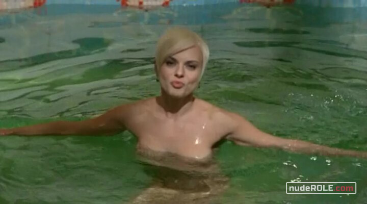3. Monica nude – Poker (2010)