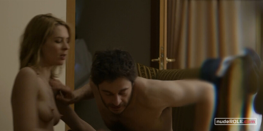 17. Stella Mariani nude – La Porta Rossa s01e03,e05,e07 (2017)