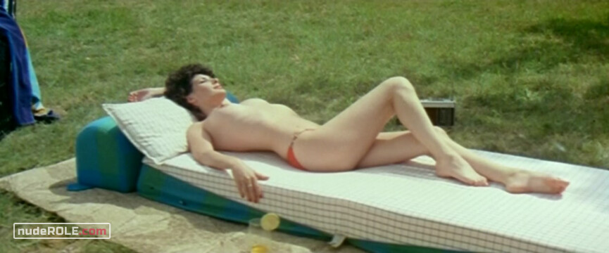 8. Suzie nude – The Family Vice (1975)