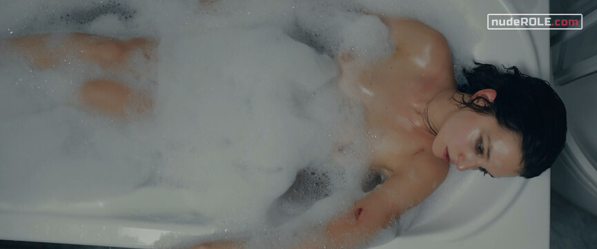 15. Magda nude – Playing Hard (2018)