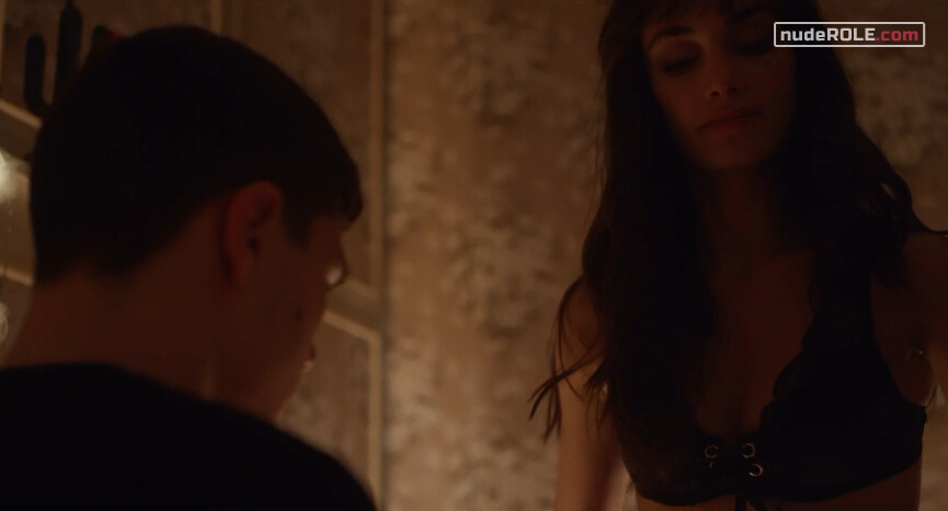 2. Natalia nude – Baby s02e05 (2019)