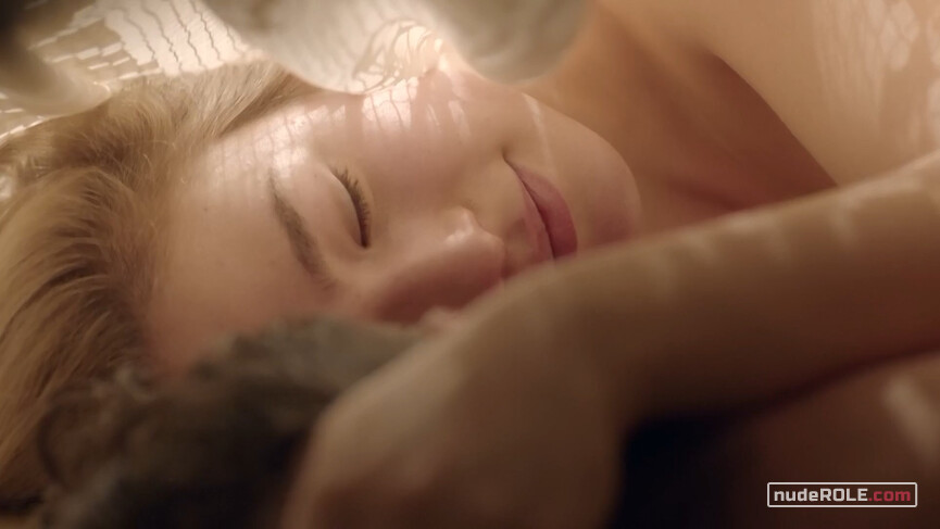 3. Kasia Tomaszeski sexy – World on Fire s01e01 (2019)