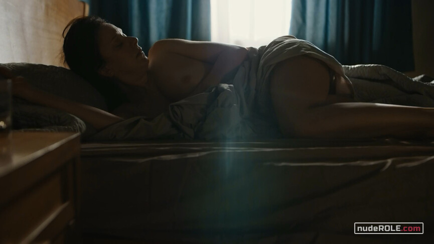 2. Verena nude – The Mechanism s02e03 (2019)