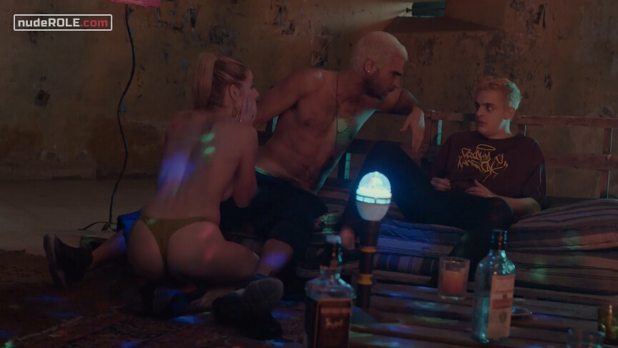 20. Karina nude – El marginal s03e04-05 (2019)