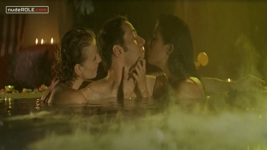 6. Élodie nude – On va s'aimer (2006)