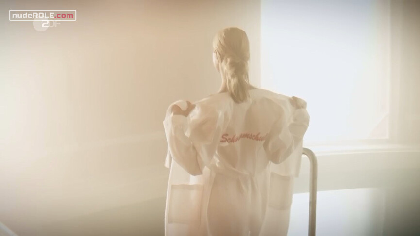 2. Angela Doll nude – Die Toten von Salzburg (2018)