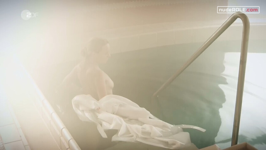 3. Angela Doll nude – Die Toten von Salzburg (2018)