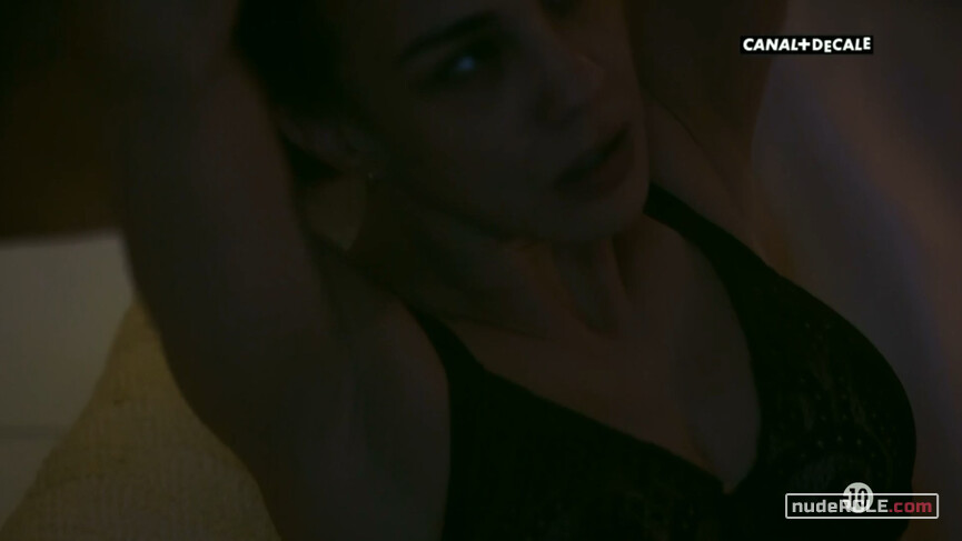 2. Alyson Lévêque nude – Hippocrate s01e04 (2018)