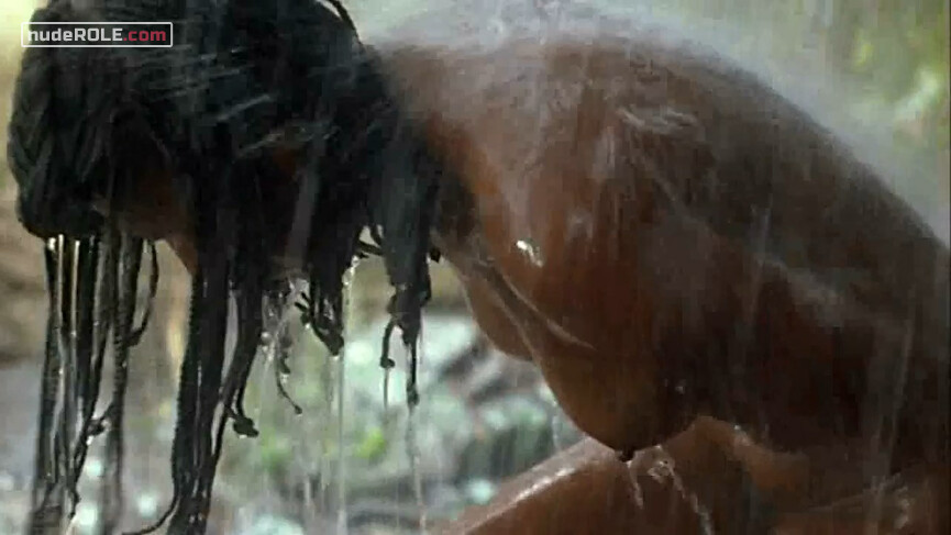 4. Attou, la jeune femme Peul nude – Yeelen (1987)