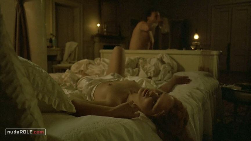 1. Rothaarige Frau nude – Downfall (2004)