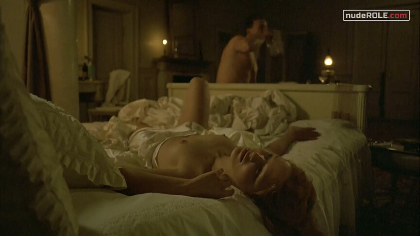 1. Rothaarige Frau nude – Downfall (2004)