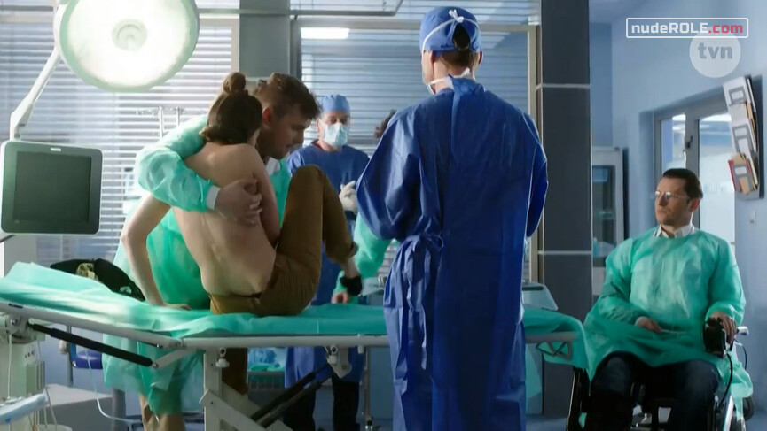 2. Student Anita Rozwadowska nude – Lekarze s03e06 (2013)