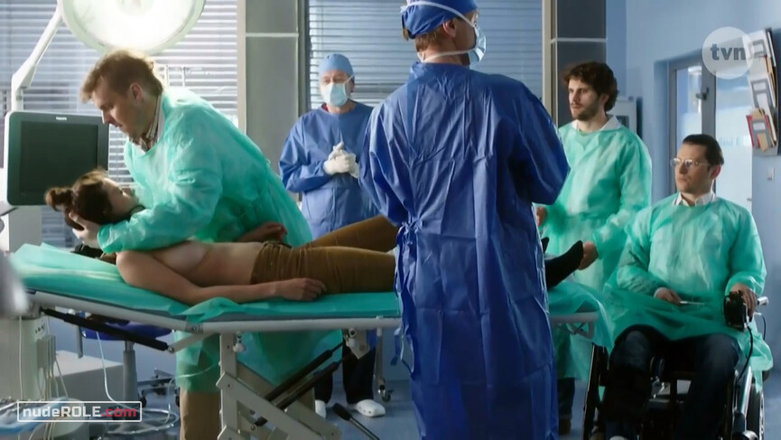 4. Student Anita Rozwadowska nude – Lekarze s03e06 (2013)
