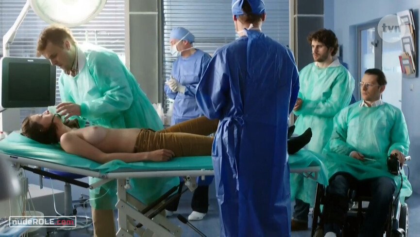 5. Student Anita Rozwadowska nude – Lekarze s03e06 (2013)