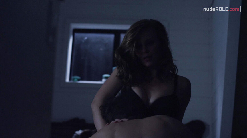 1. Peyton Lake sexy, Nora Clark sexy – Don't Look Back (2014)