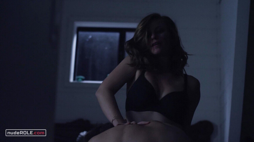 2. Peyton Lake sexy, Nora Clark sexy – Don't Look Back (2014)