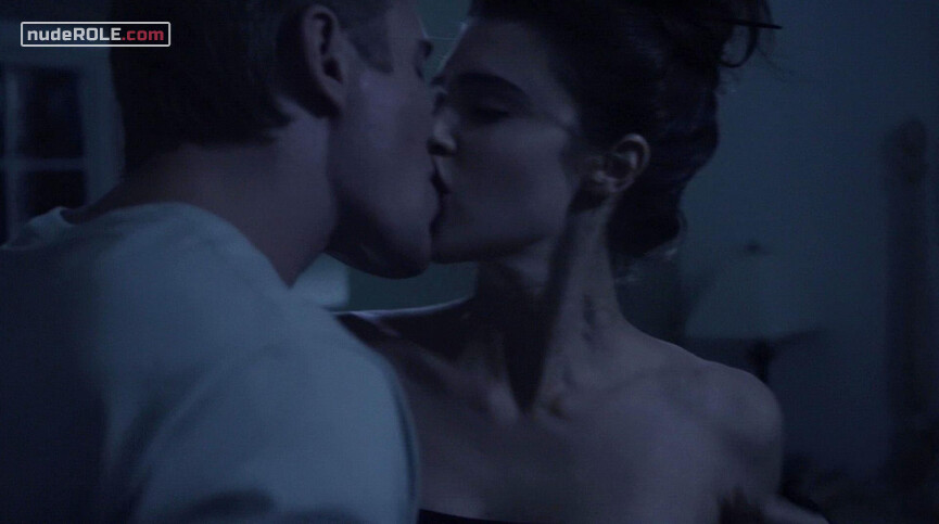 3. Peyton Lake sexy, Nora Clark sexy – Don't Look Back (2014)