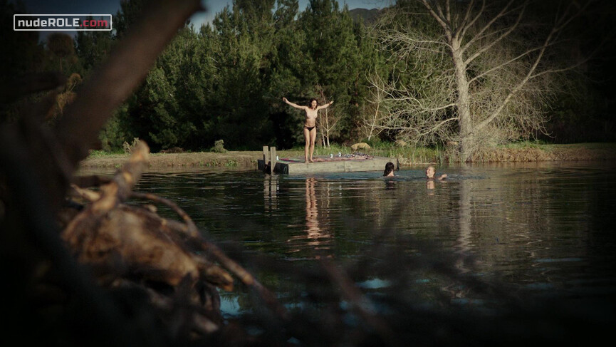 1. Zoe nude, Jenn sexy, Mary sexy – Zombeavers (2014)