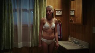 Jenn sexy – Zombeavers (2014)