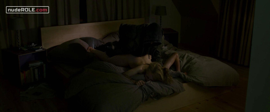 3. Julia22 nude – Stereo (2014)