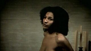 Regine nude – Drum (1976)
