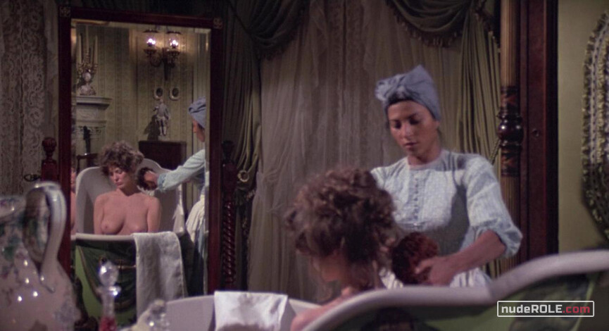 2. Marianna nude , Augusta Chauvet nude – Drum (1976)
