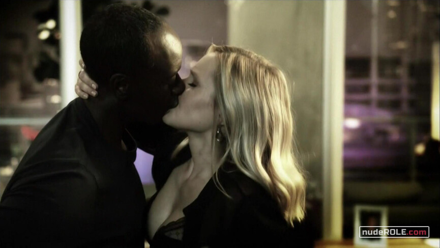 3. Jeannie Van Der Hooven sexy – House of Lies s04e01 (2015)