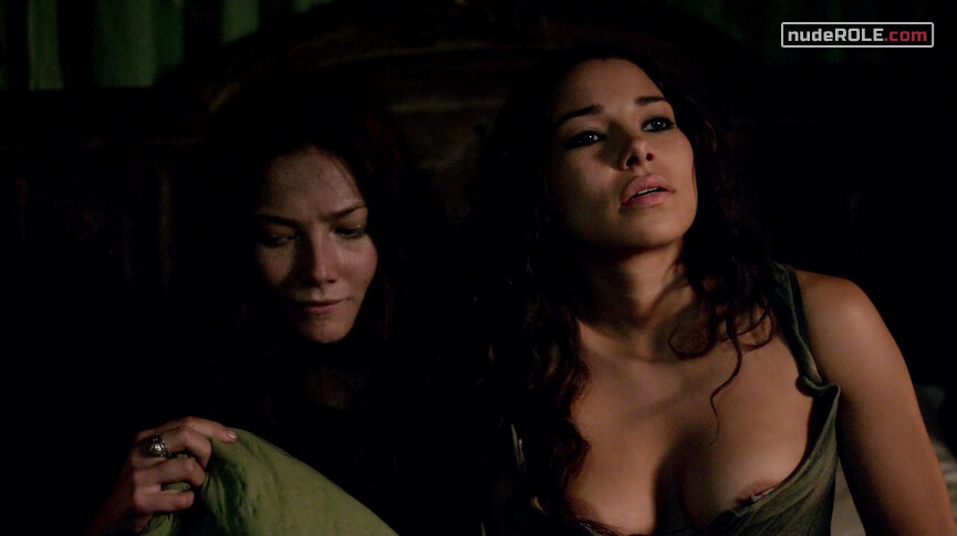 3. Max22 nude , Anne Bonny sexy – Black Sails s02e02 (2015)
