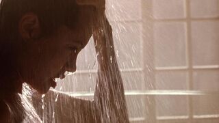 Lara Croft sexy – Lara Croft: Tomb Raider (2001)