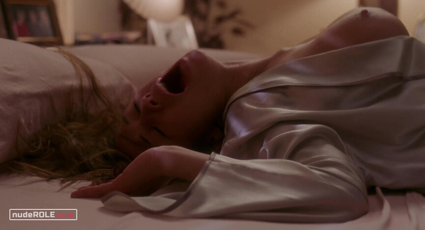 2. Sebastian's Neighbor nude – Hollow Man (2000)
