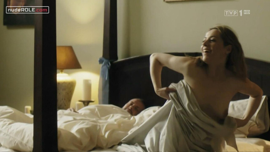2. Alicja Grzeskowiak nude – Komisja morderstw s01e06 (2016)