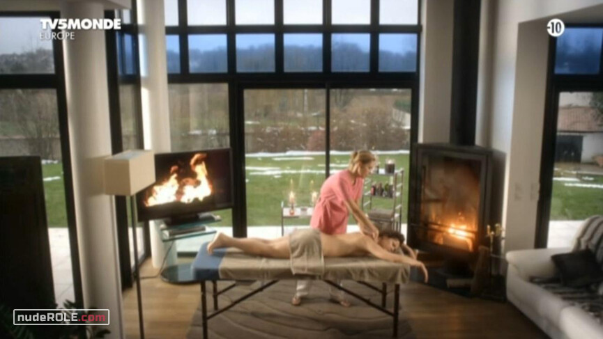 1. Christelle nude – Des soucis et des hommes s01e01-07 (2012)