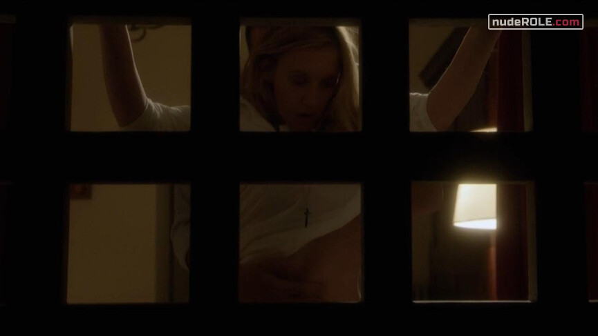 2. Esther sexy – The Young Pope s01e04 (2016)