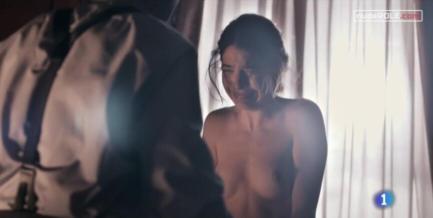 2. Elena nude – La sonata del silencio s01e07 (2016)