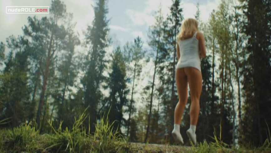 1. Adorable Cheerleader nude – American Burger (2014)