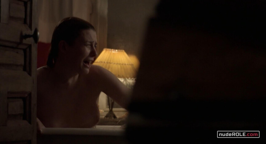 1. Anna Schaffner nude – La Main du mal s01e01 (2016)