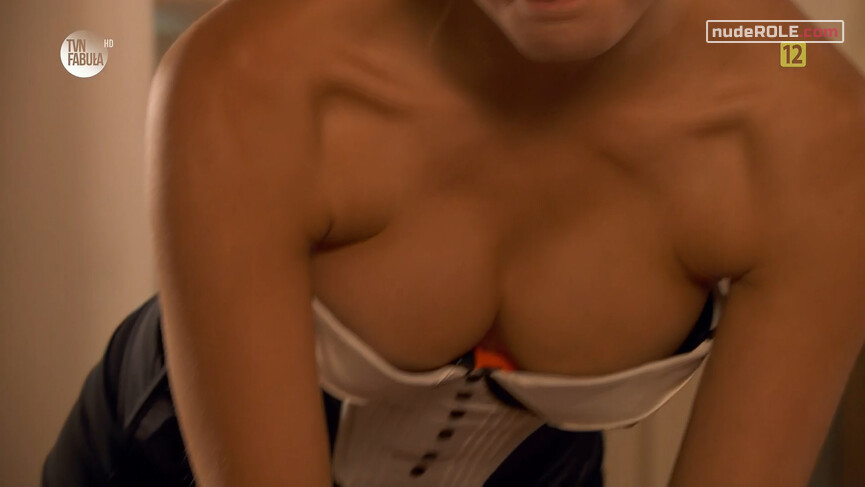 1. Konstancja Gralek sexy – Prosto w serce s02e140 (2011)